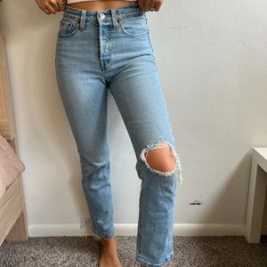 Levi’s — wedgie straight size 25
